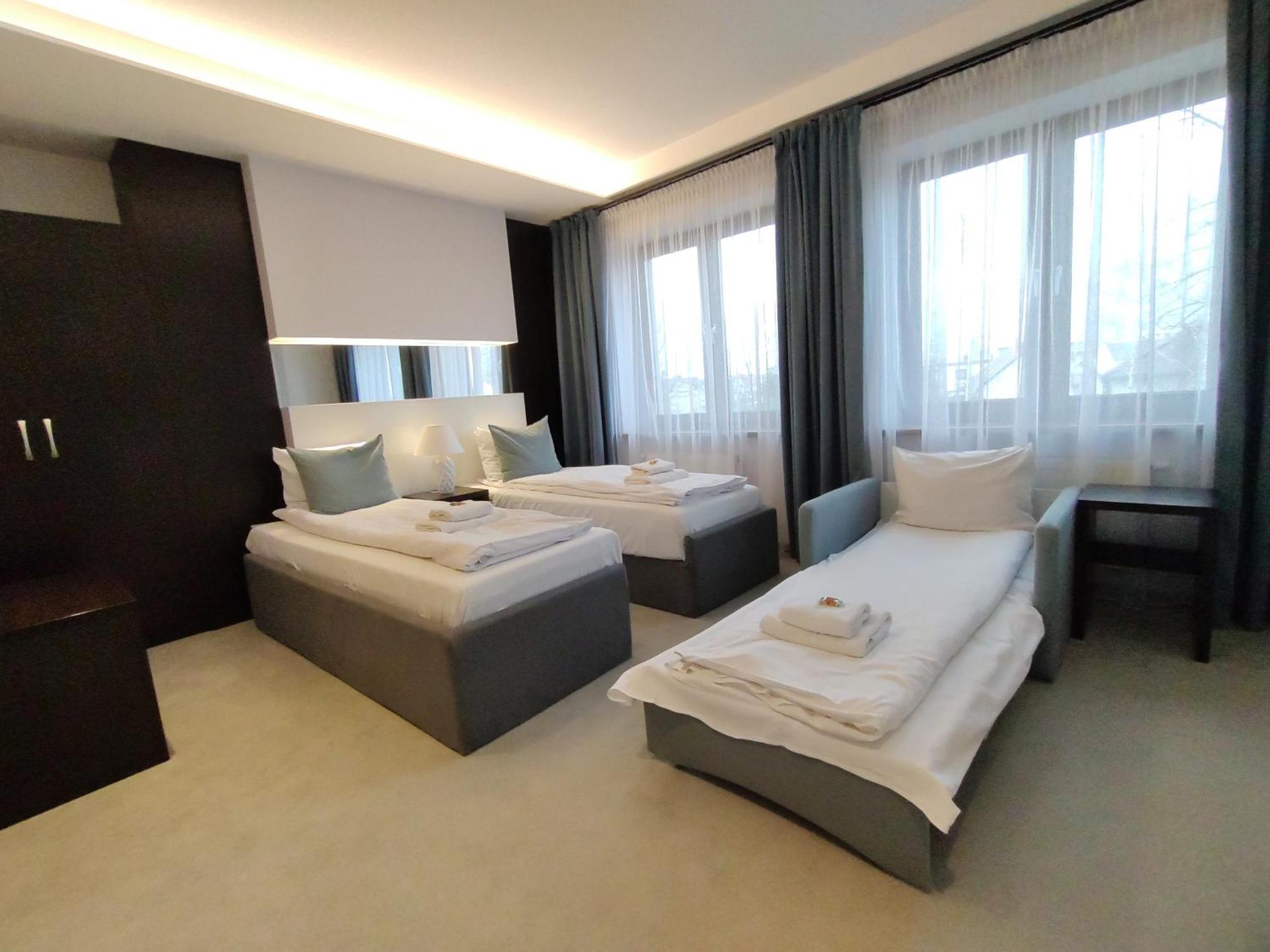 Novopolska - Hotel I Restauracja Косьцян Экстерьер фото