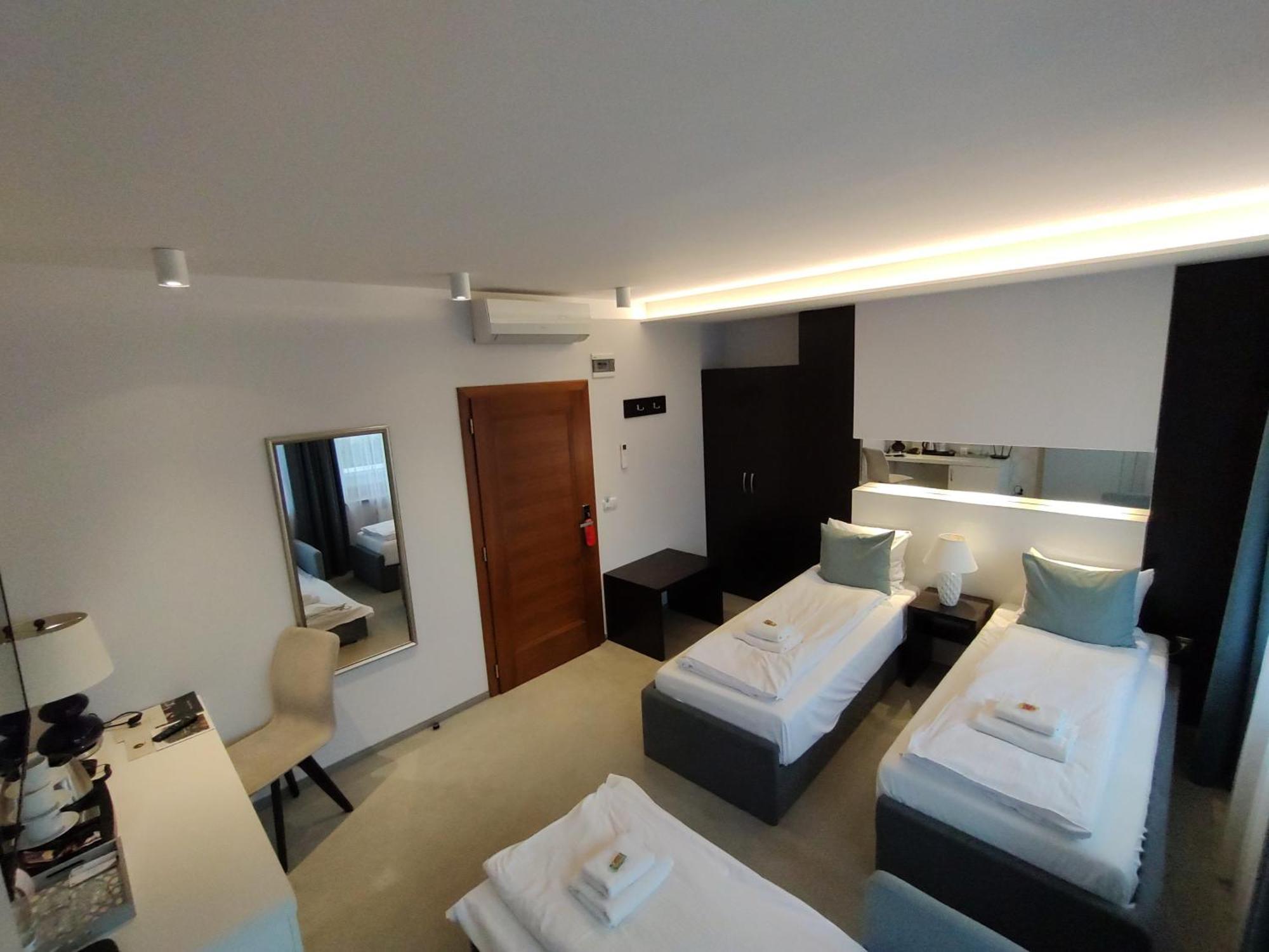 Novopolska - Hotel I Restauracja Косьцян Экстерьер фото