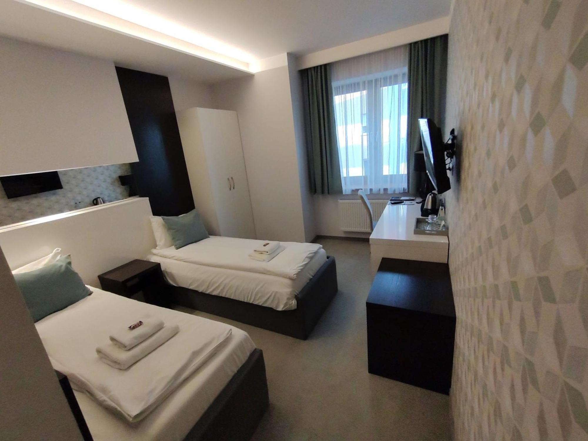 Novopolska - Hotel I Restauracja Косьцян Экстерьер фото