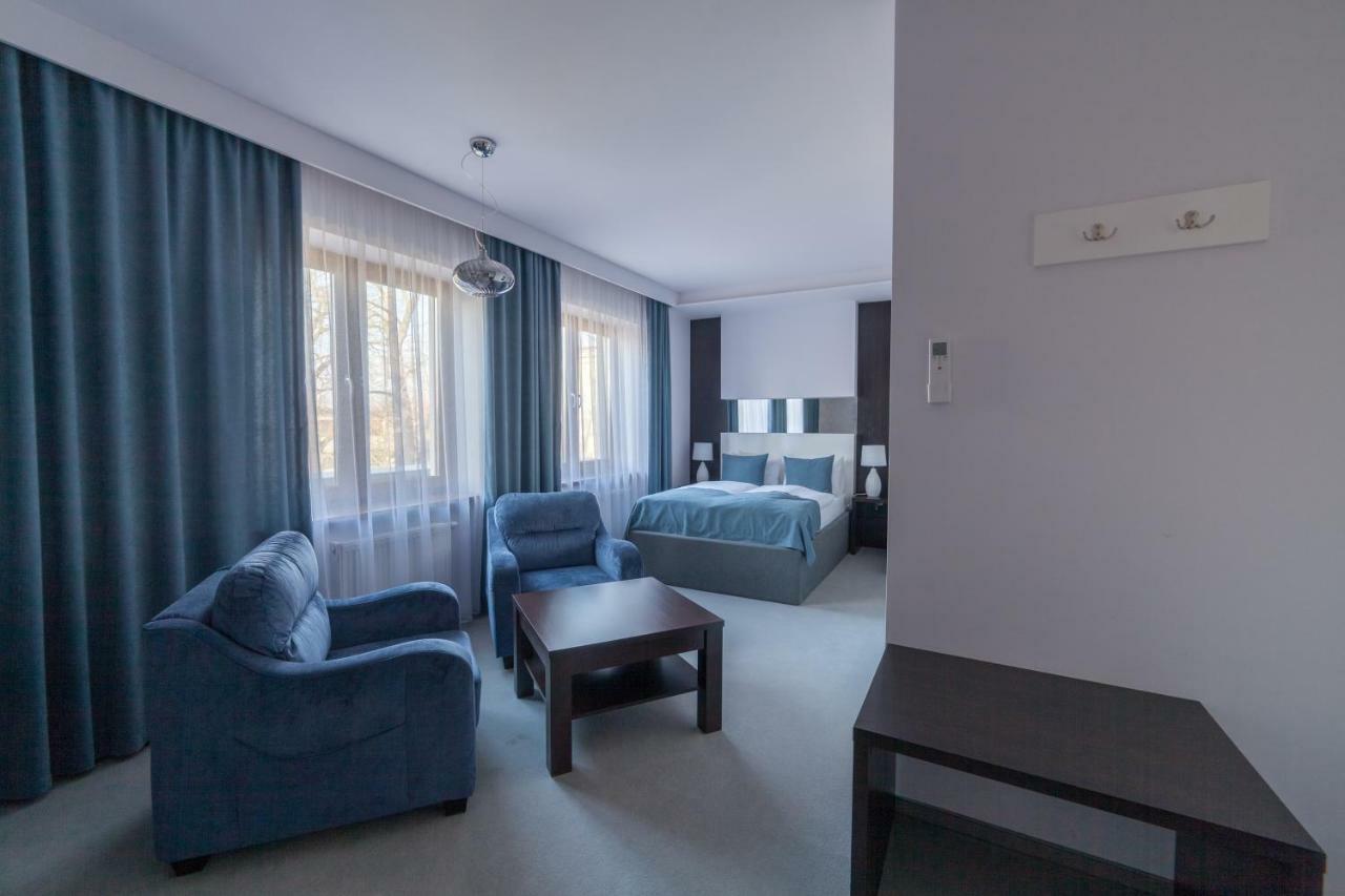Novopolska - Hotel I Restauracja Косьцян Экстерьер фото